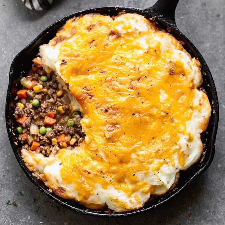 Classic From-Scratch Cottage Pie: Savory Beef, Rich Gravy, & Cheesy Mash